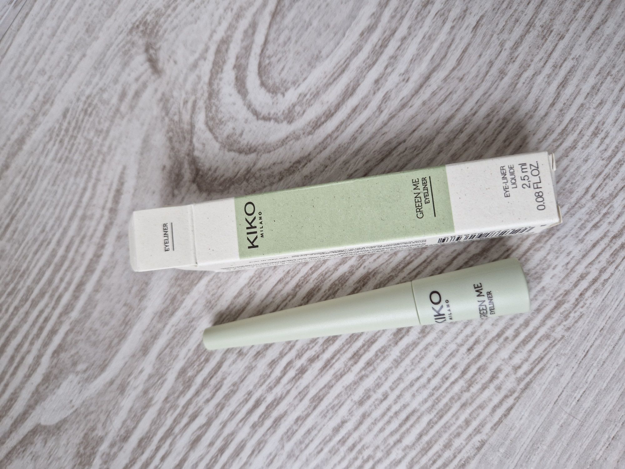 KIKO Milano Green Me Liquide  2,5 ml eyeliner w pędzelku matowy czarny