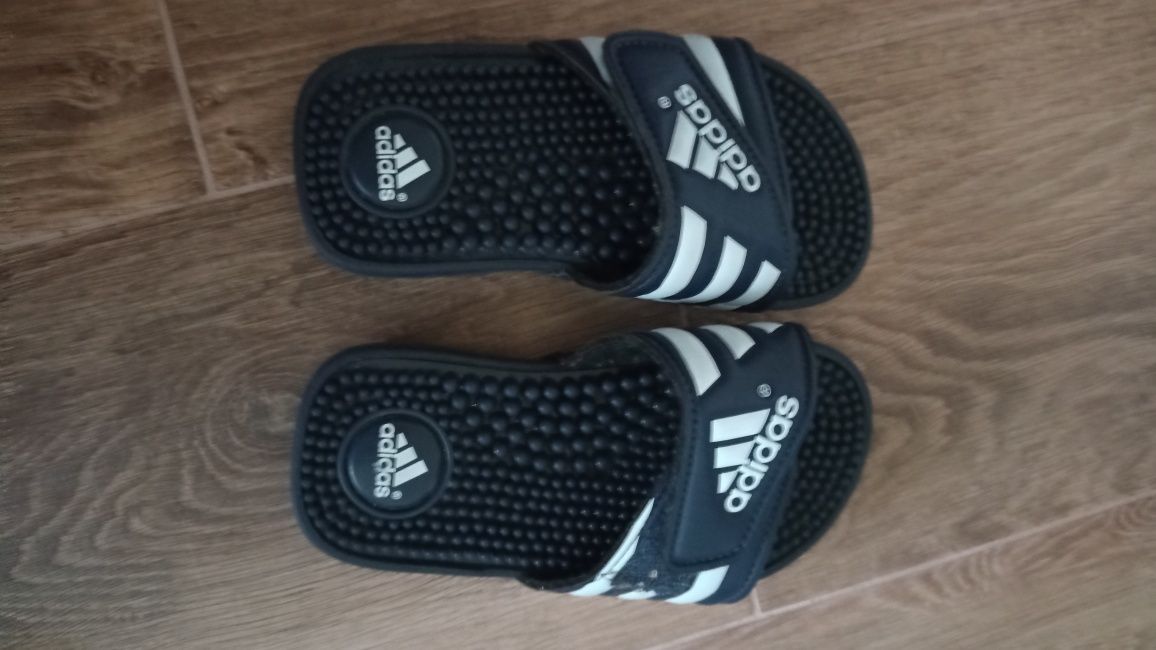 Klapki Adidas oryginalne jak nowe