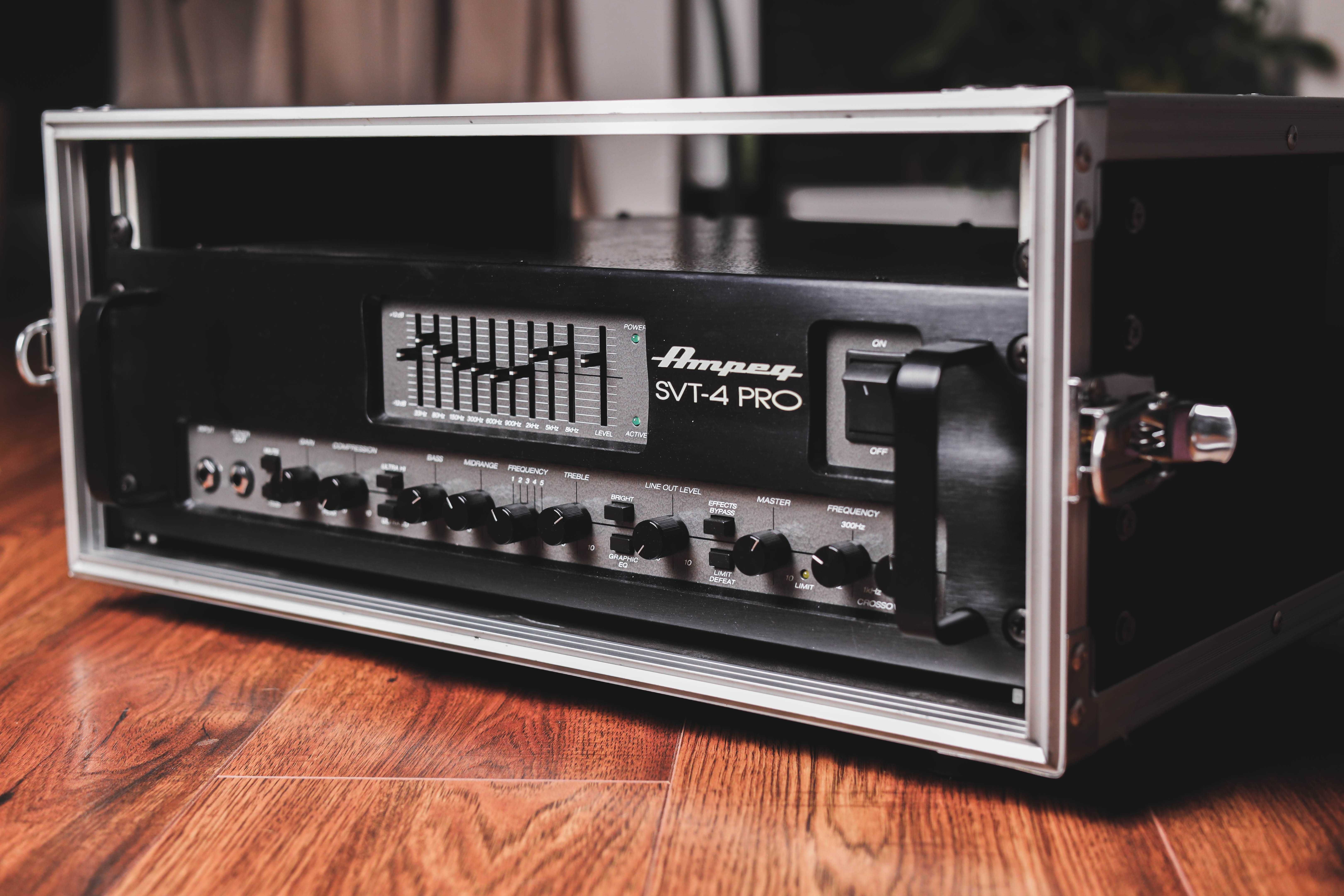 Ampeg SVT-4 PRO + case rack, + speakon.