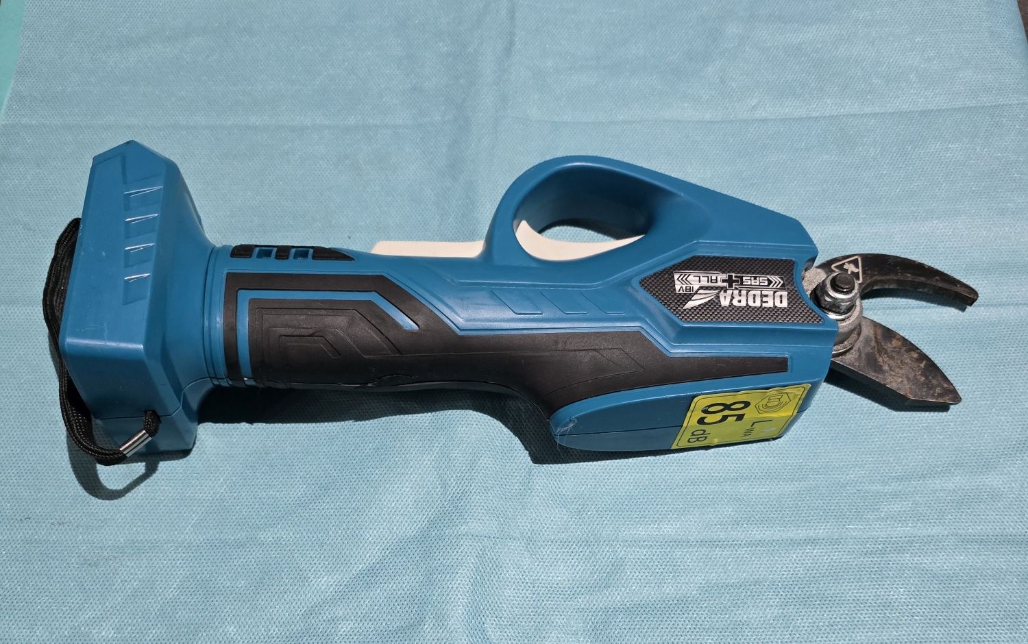 Sekator akumulatorowy DEDRA ded7091 SAS+ALL18V,grubość cięcia 28 mm.