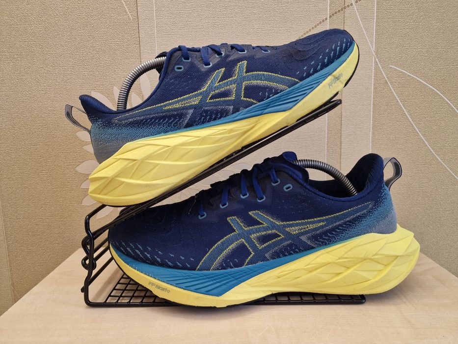 Чоловічі кросівки Asics Novablast 4 розмір 44