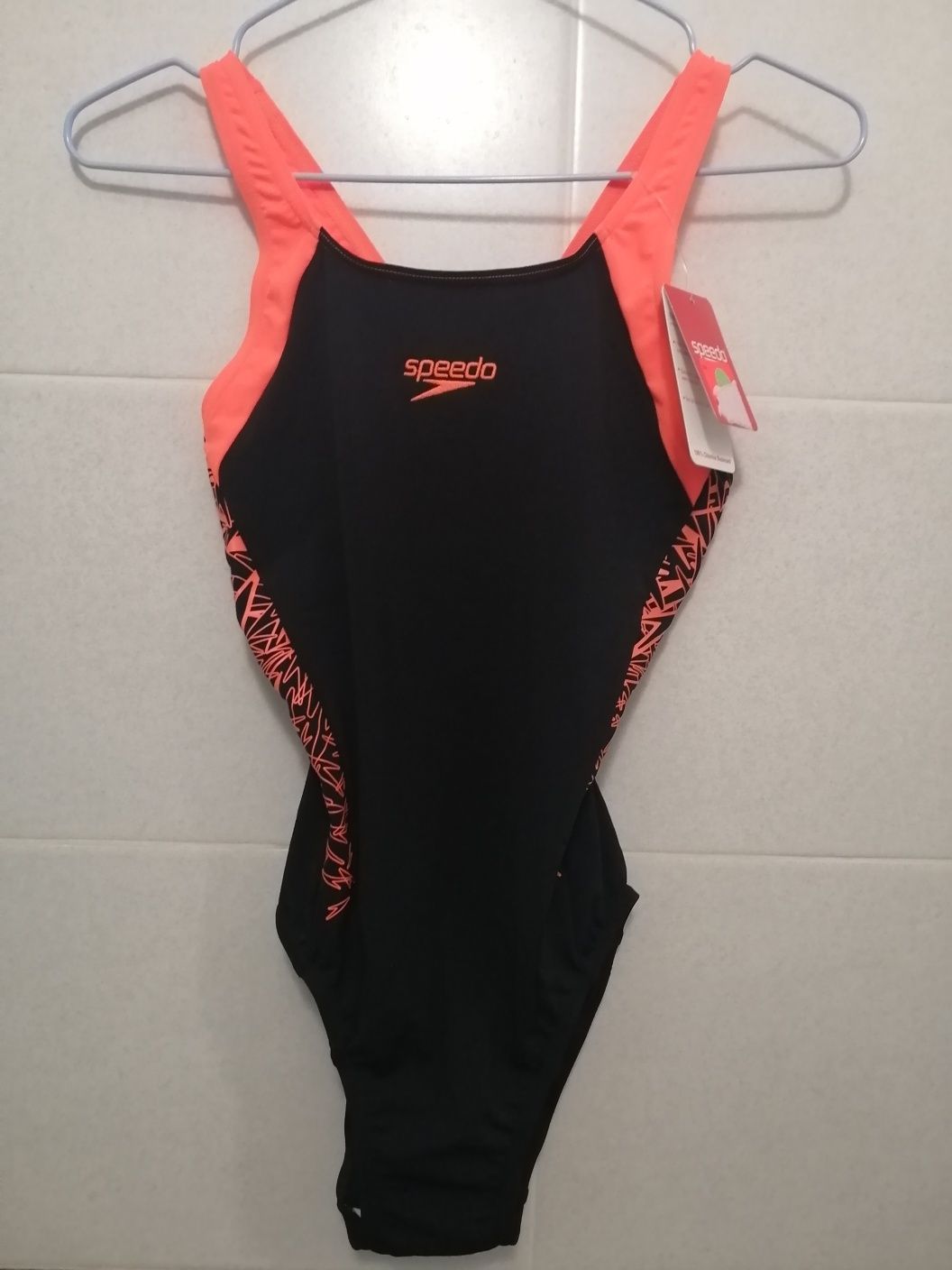 Купальник Speedo.