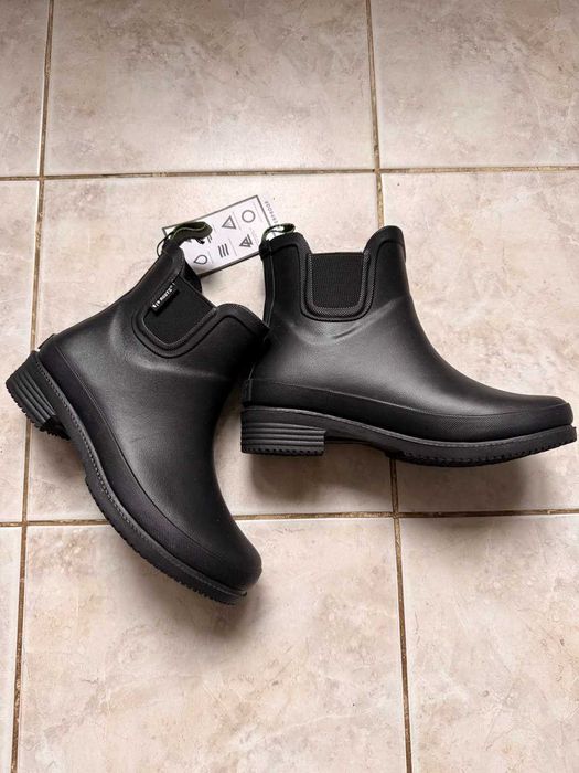 Класичні укорочені резинові жіночі чоботи