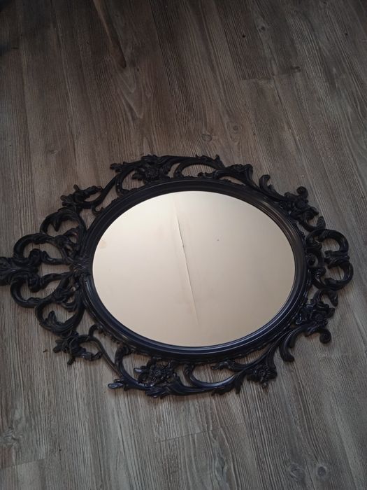 Sprzedam śliczne lustro w czarnej ramie