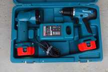 Makita wkrętarka 6271 D  PLUS LATARKA Ml 120