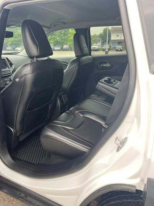 Jeep Cherokee      2021