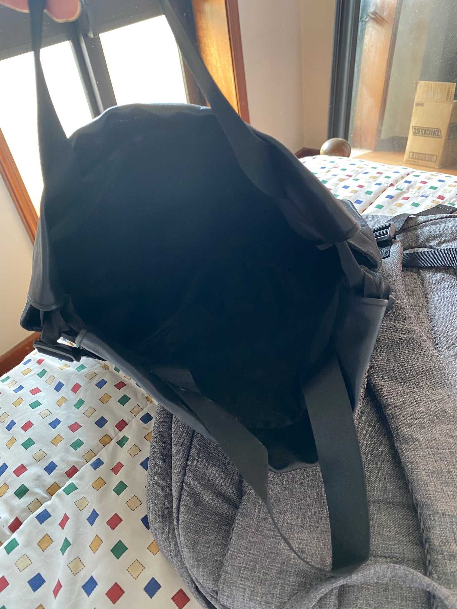 mochila areal cinzenta nova