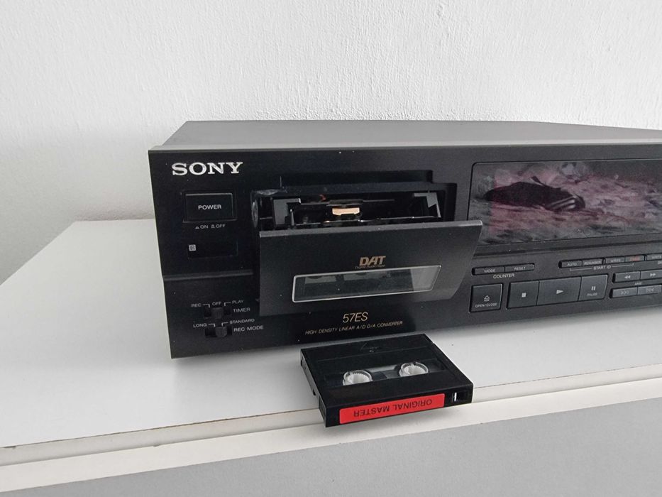 Magnetofon Deck Sony DTC 57 ES