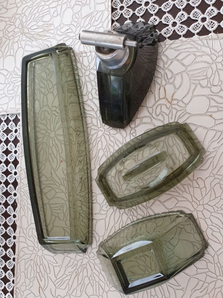 Przedwojenny Szklany zestaw przyborów na toaletkę. Art deco.