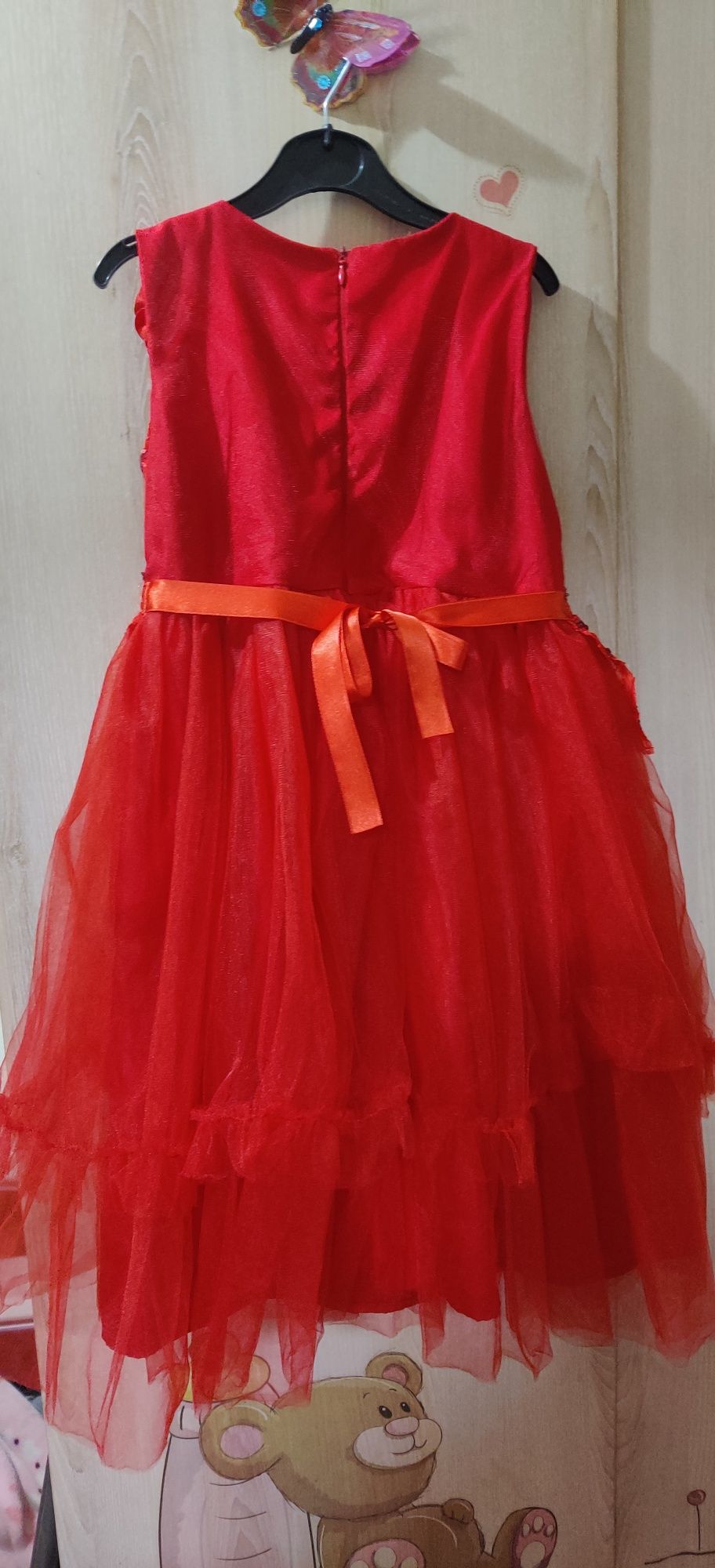 Нарядное платье. Красное платье. Платье для девочки 5-6-7
