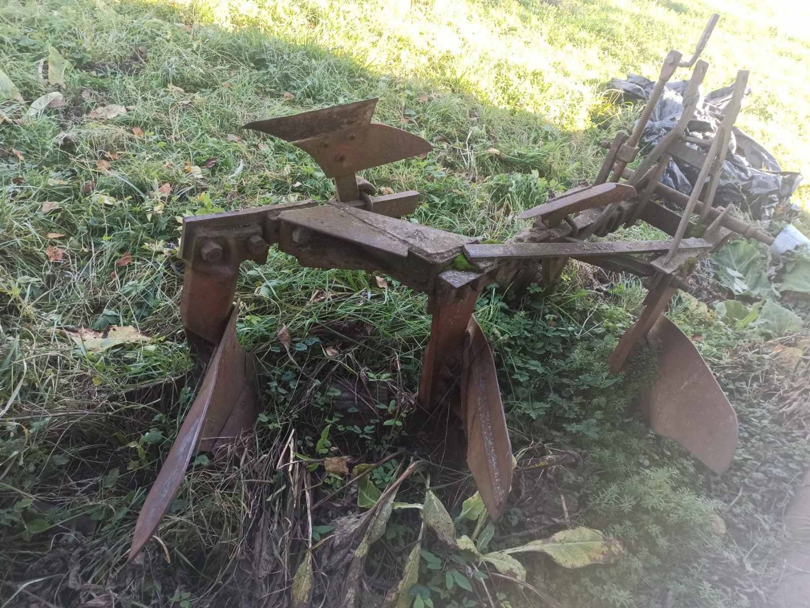 Продам плуги не доорго