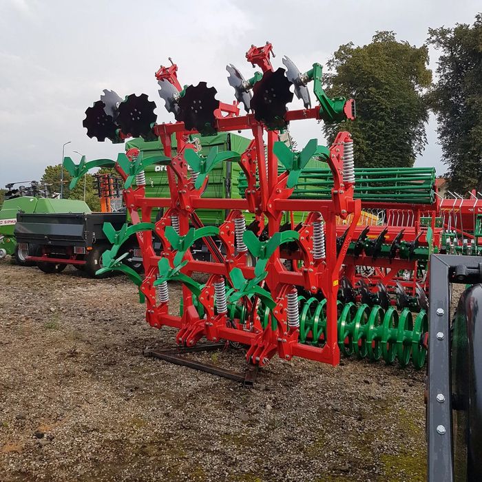 Agro-Masz RUNNER 30  Agregat podorywkowy  RUNNER 30 AGRO-MASZ  3m wał daszkowy