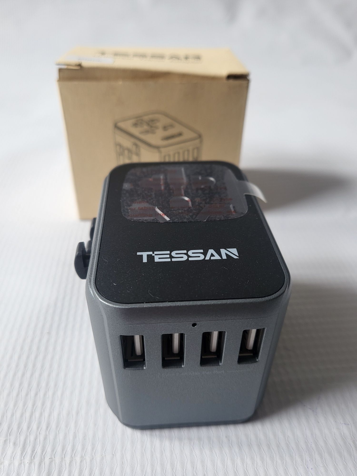 Uniwersalna wtyczka do 224 krajów 4 porty USB nowa