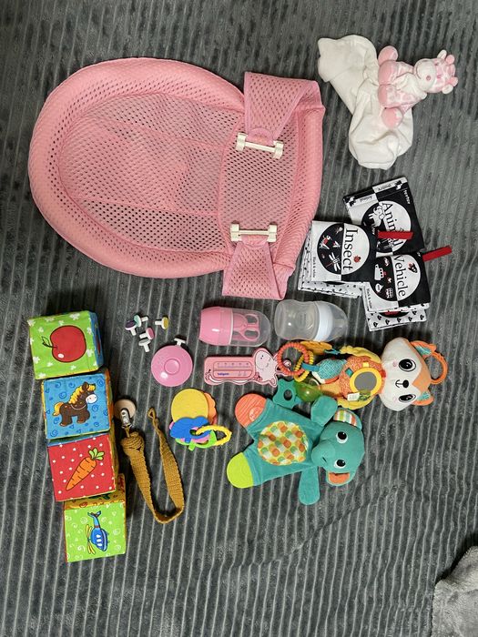 Набір іграшок та дрібниць для малюка