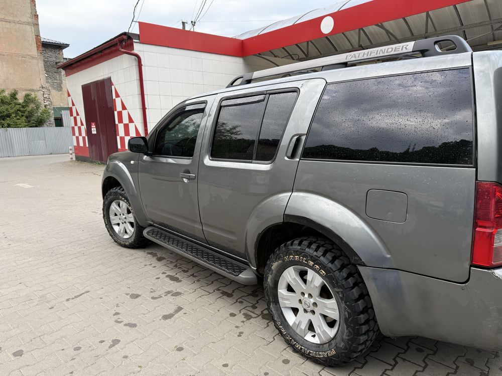 Nissan Pathfinder 2.5 TDI 2008року