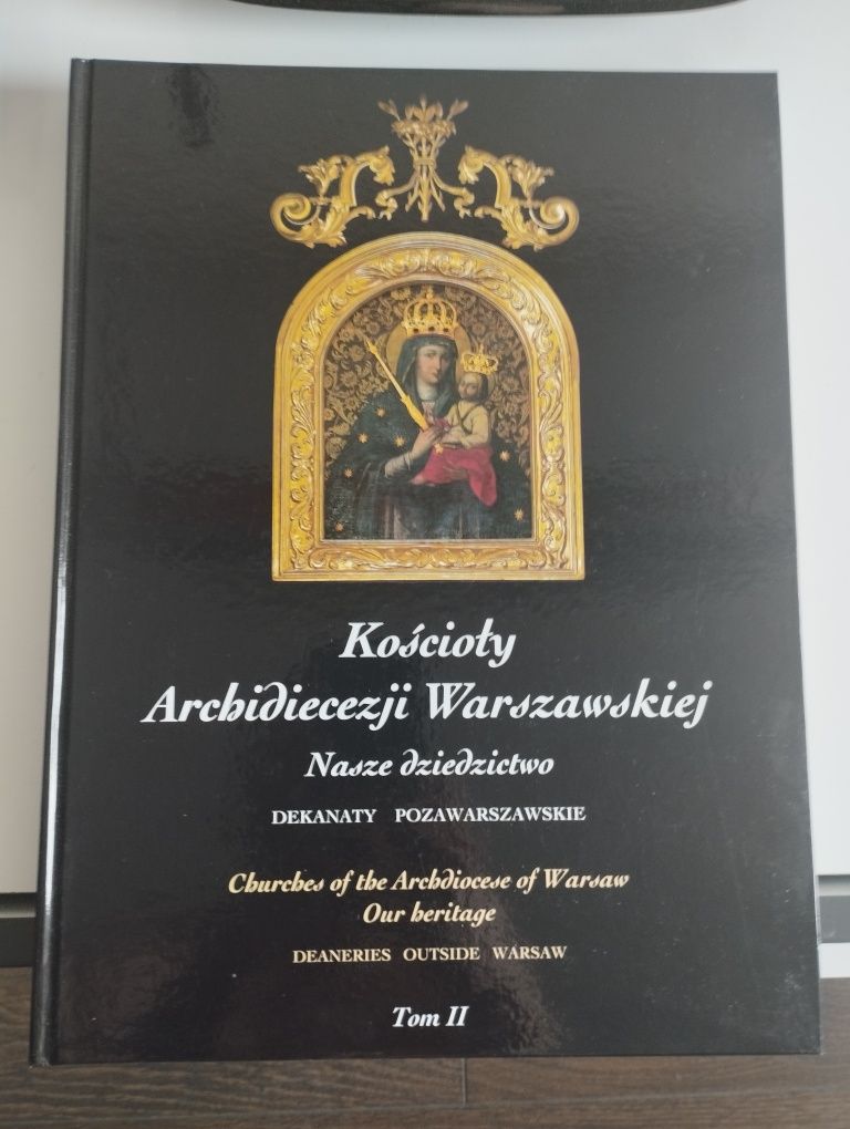 Książka pt. "Kościoły Archidiecezji Warszawskiej" tom 2