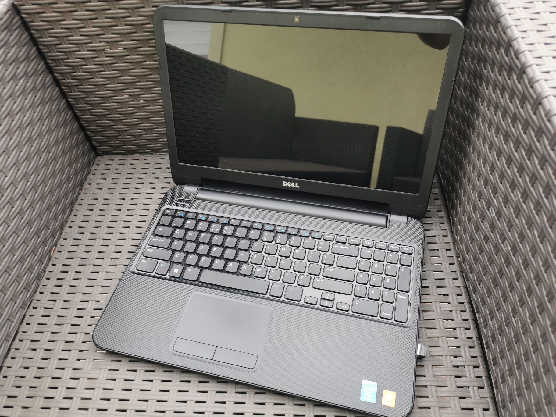 ZADBANY Dell Inspiron 3537/i5/256SSD/8GB/grafika/DVD/legalny Windows