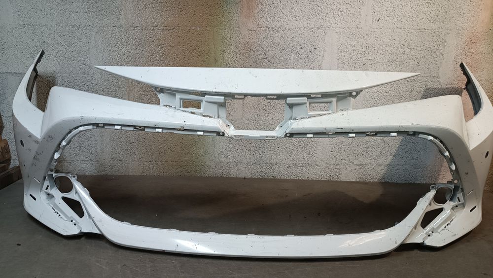 Vendo parachoque de frente Toyota Corolla híbrid ano 2018/22