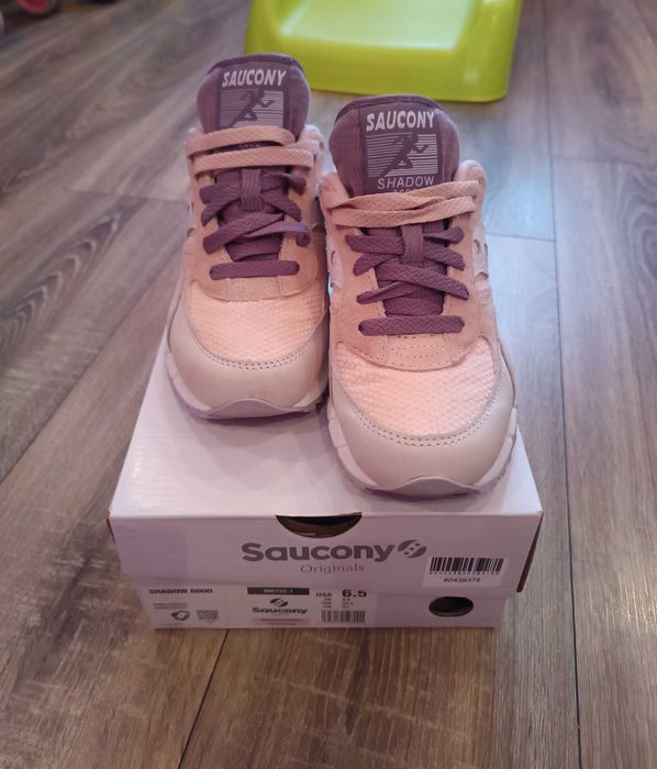 Продам жіночі  кросівки Saucony Shadow 6000 Originals