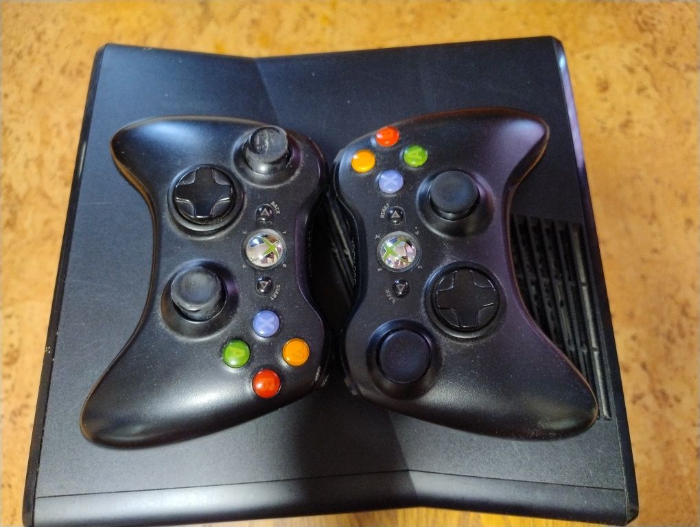 Продам приставку Xbox 360 slim