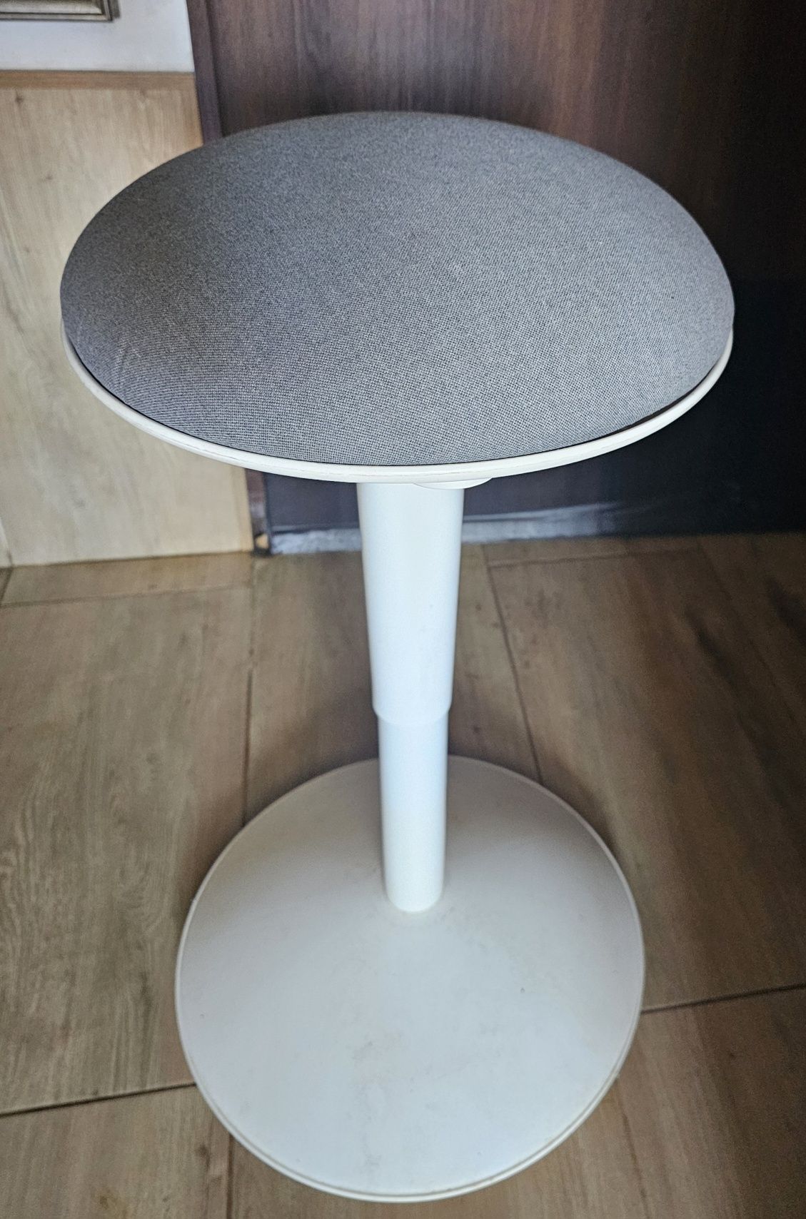 Hooker stołek IKEA NILSERIK