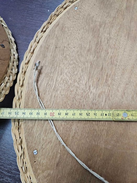 Zestaw vintage – lustro i dwa kinkiety z rattanu i drewna