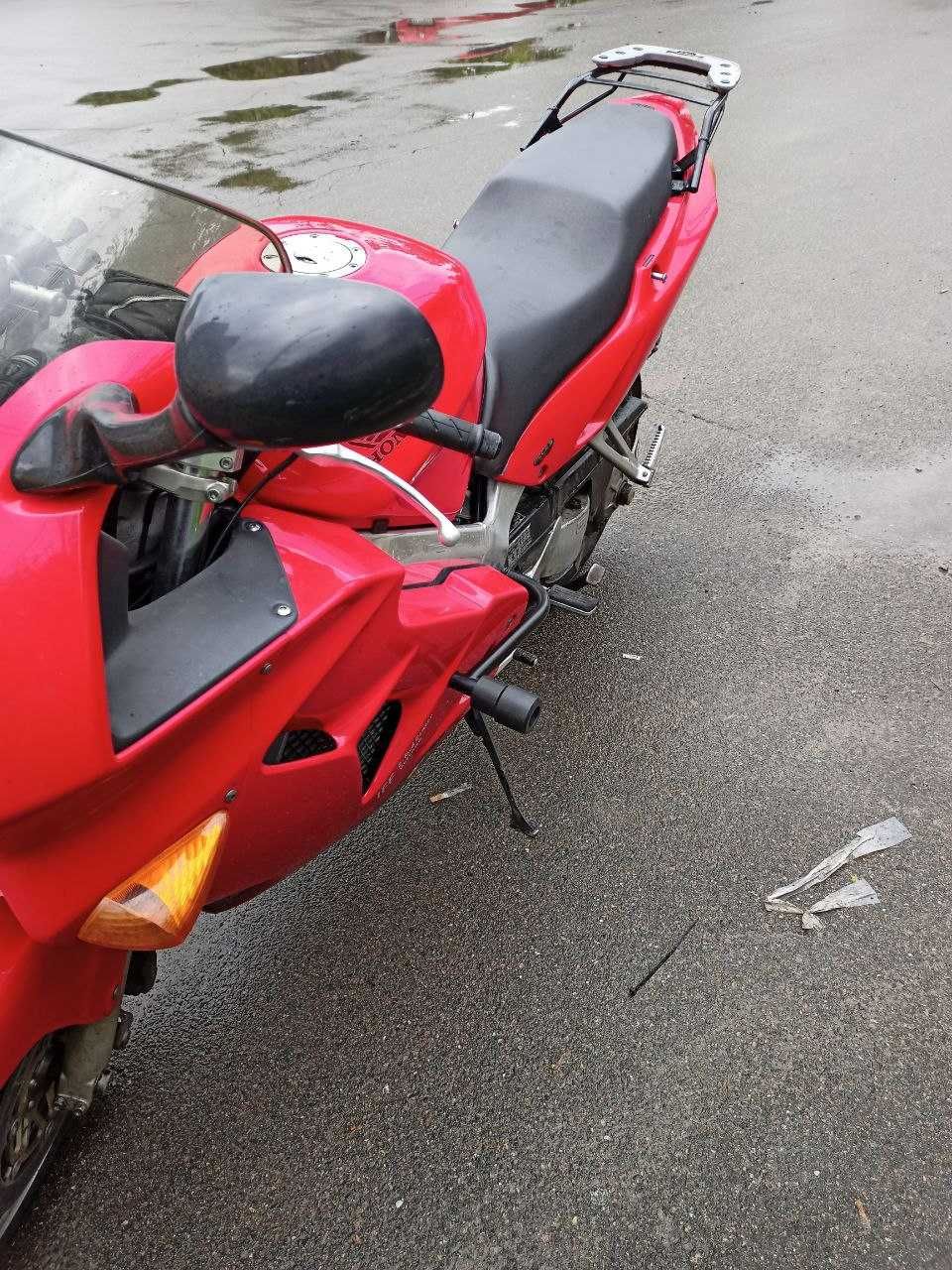 Honda VFR800 1999 - один власник в Україні