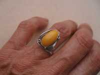 Srebro z żółtym bursztynem - stary radziecki pierścionek - cena ost