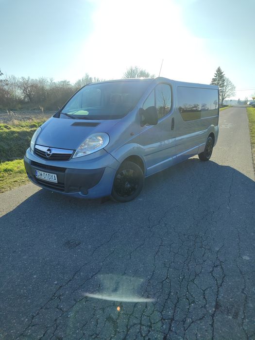 Opel Vivaro long 6 osób 2.5 dCi 150 koni 2008 klima hak