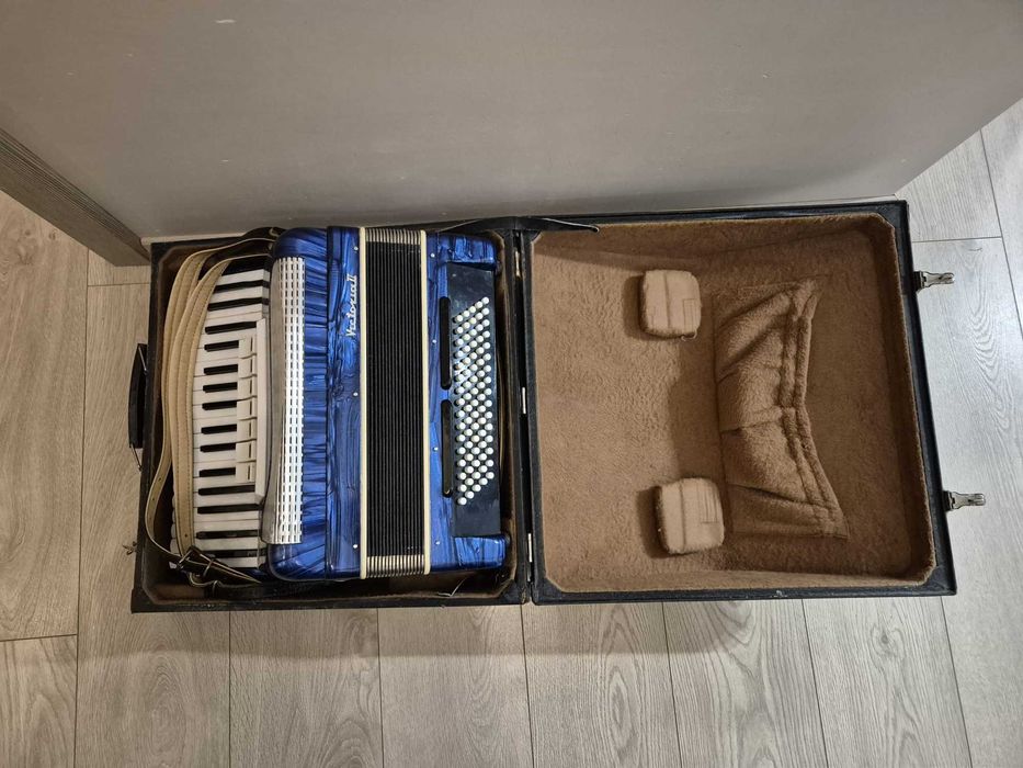 Akordeon Victoria II rocznik 1969, niebieski