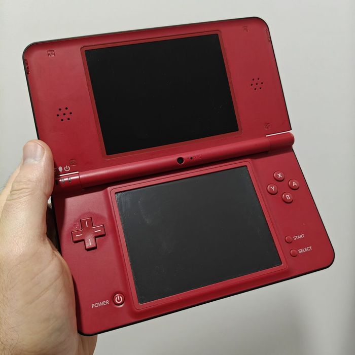 Nintendo DSi XL Limited Edition Super Mario Bros. 25th Anniversary