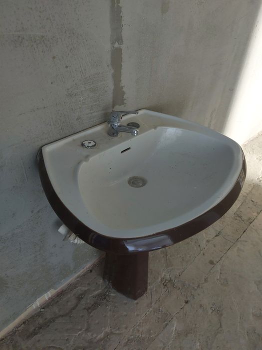 Vendo lavatório com torneira