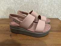 Крокси сандалі Brooklyn Sandal 39  босоніжки