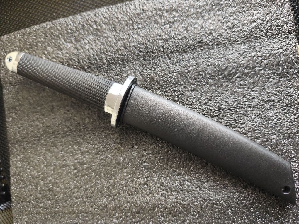 Faca estilo wakisashi como Nova