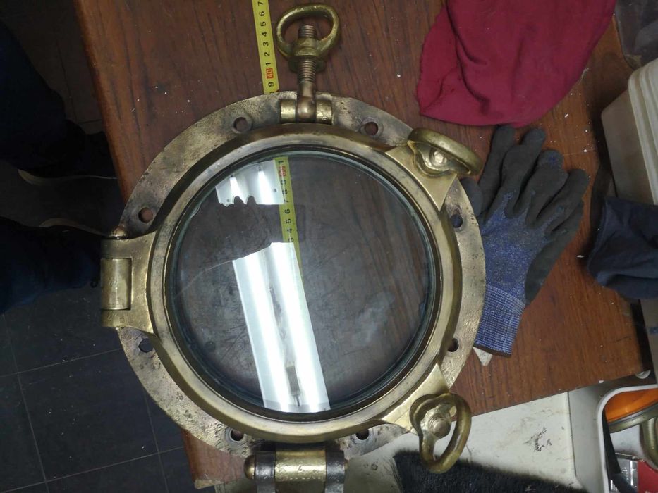 Escotilha antiga navio