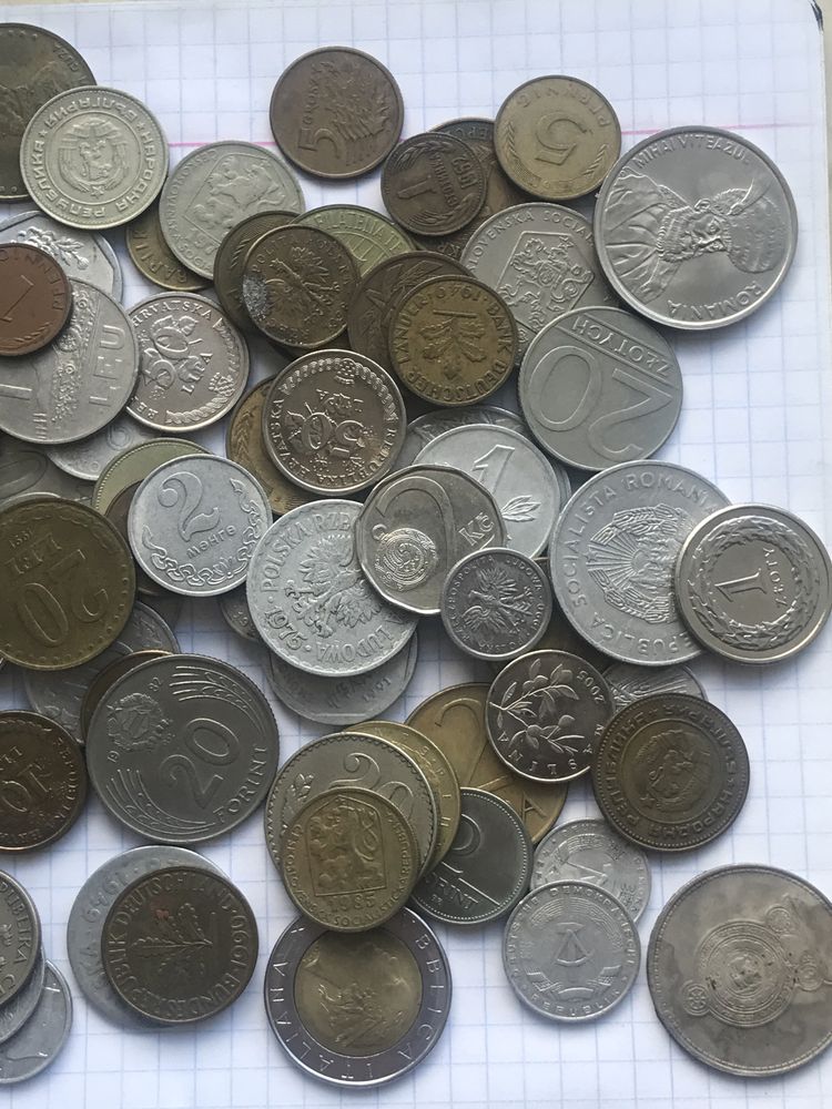 Монеты мира 100 штук.