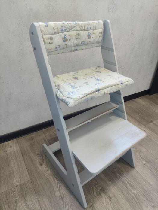 Зростаючий стілець сірий + м'які накладки