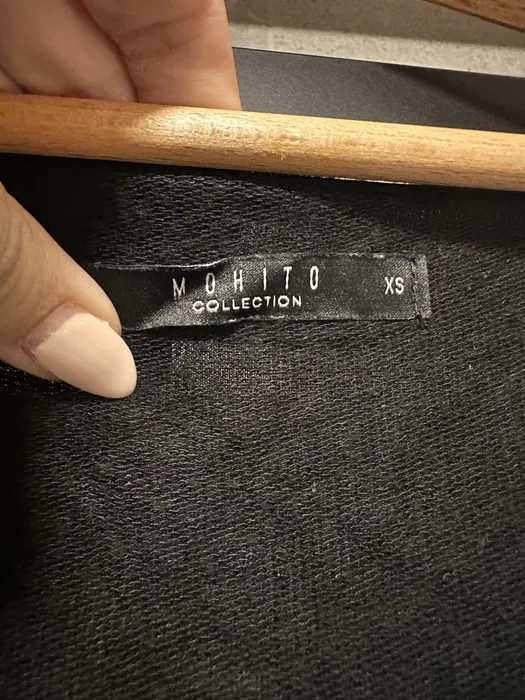 Czarna sukienka oversize z paskiem Mohito XS