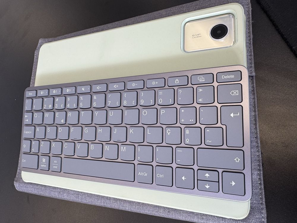 Vendo tablete completamente novo com capa e teclado wireless