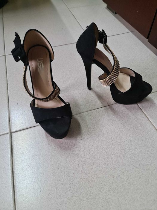 Sapato para Senhora Preto C/ Brilhantes - Tamanho 37