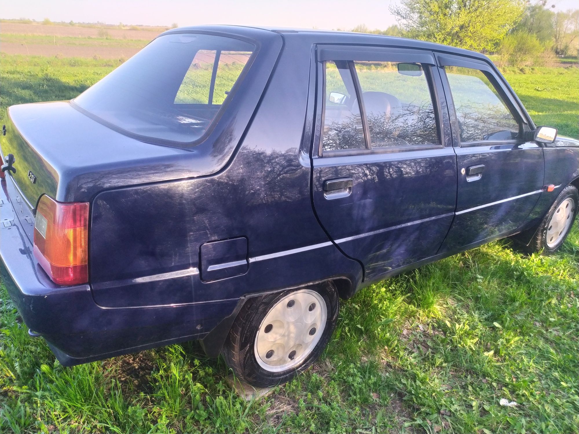 Славута пробіг 12 тисяч .Інжектор .В ідеальному стані