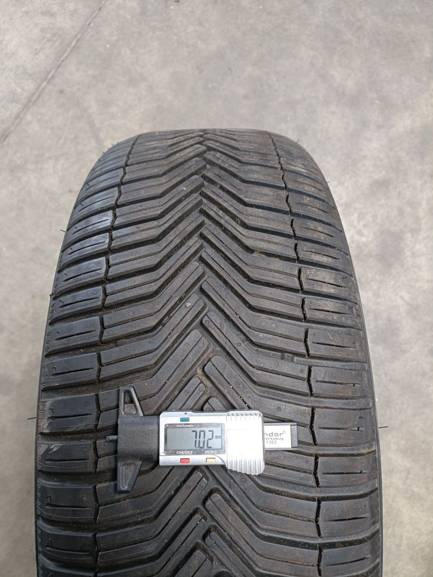 Opona Całoroczna Michelin CrossClimate SUV 235/55R18 104V
