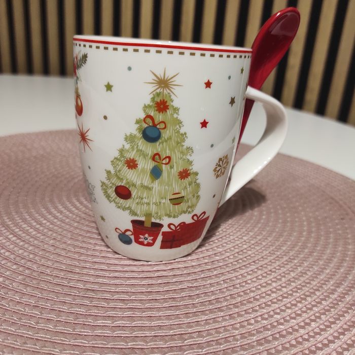 Świąteczny kubek z łyżeczką