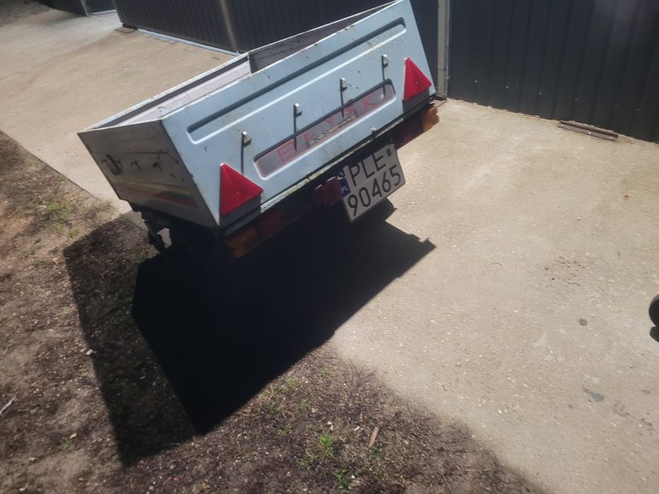 Przyczepka samochodowa