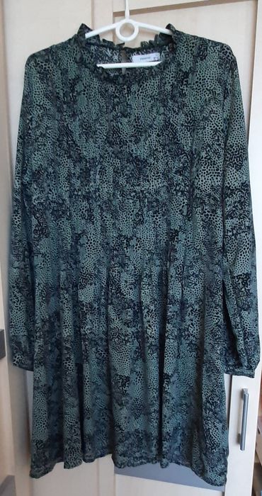 Sukienka z długim rękawem