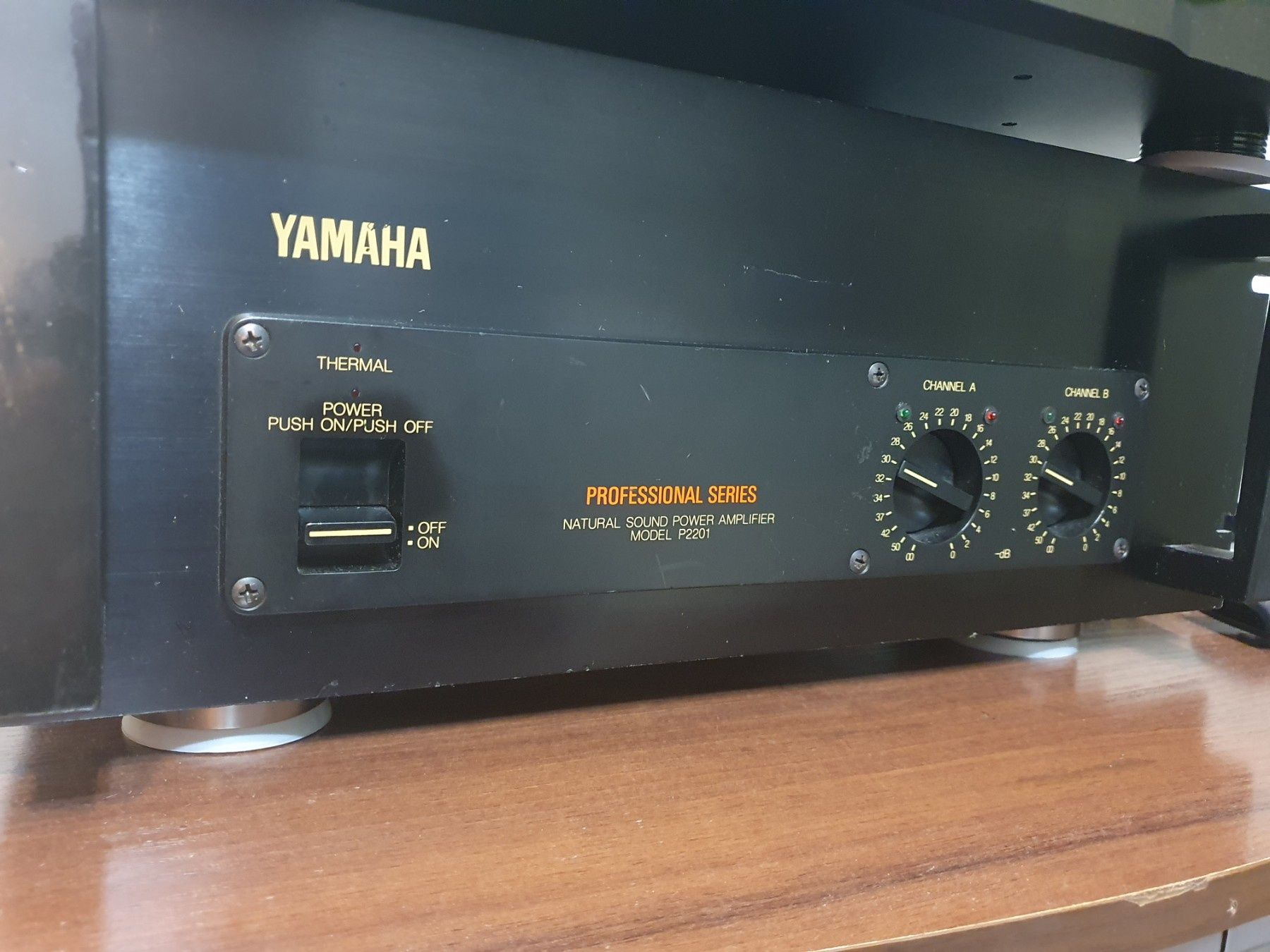 Yamaha P2201 топовый підсилювач