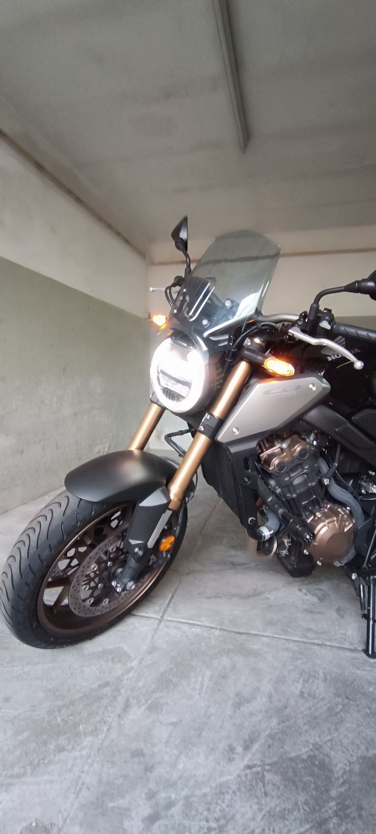 Honda CB650R  com poucos kms