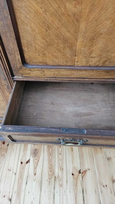 Szafa zabytkowa z litego drewna