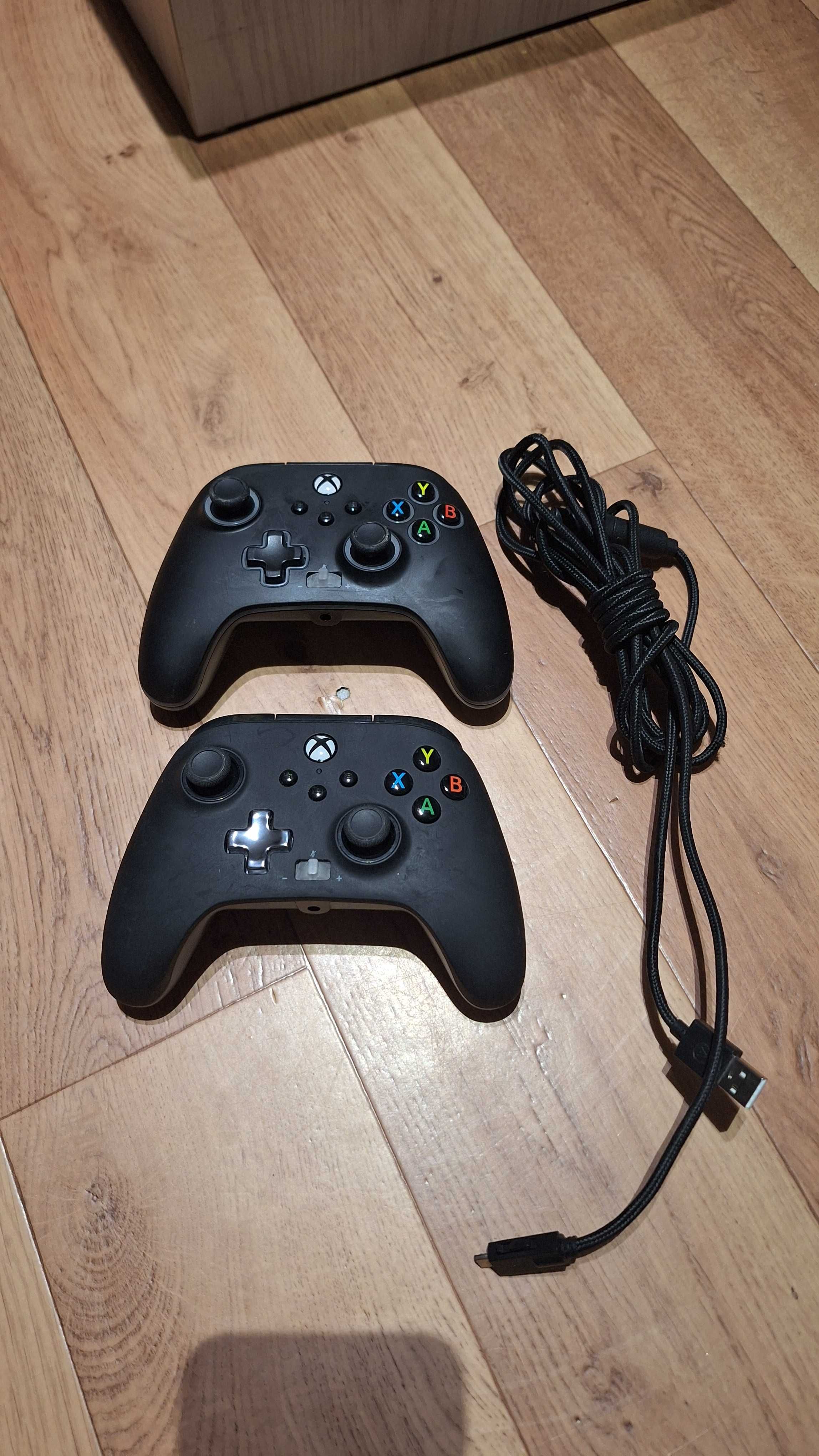 Pady przewodowe PowerA czarne do xbox one series PC komplet
