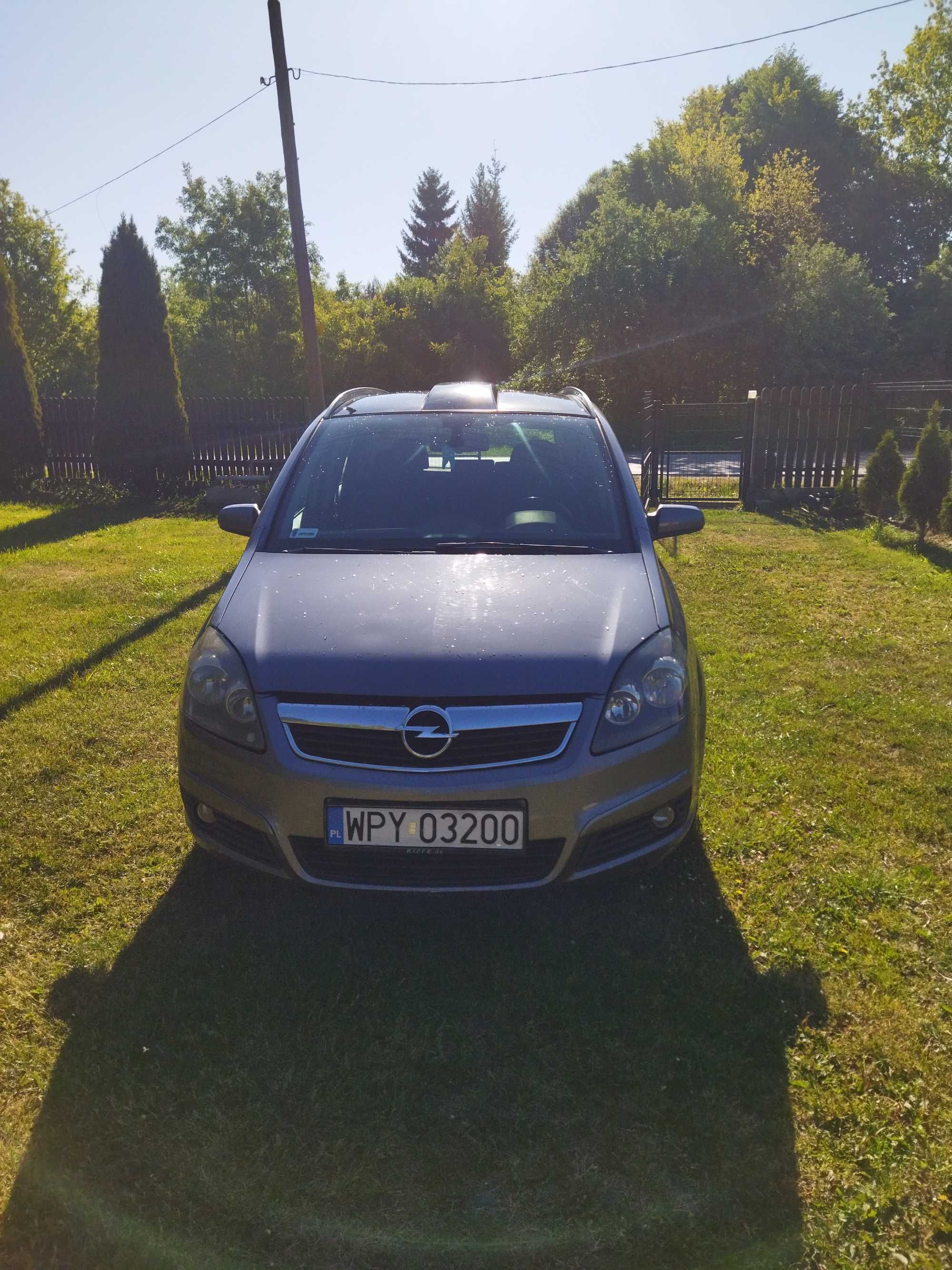 Opel Zafira B 1,9 CDTI Automat 150 KM